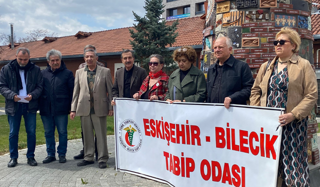 Eskişehir’de COVID-19’da Kaybedilen Sağlık Çalışanları Anıldı