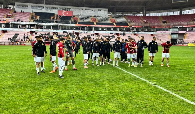 Kırmızı Şimşekler Sezonu Şanına Yakışır Bitirdi: Sahne Akın Akman’ın!