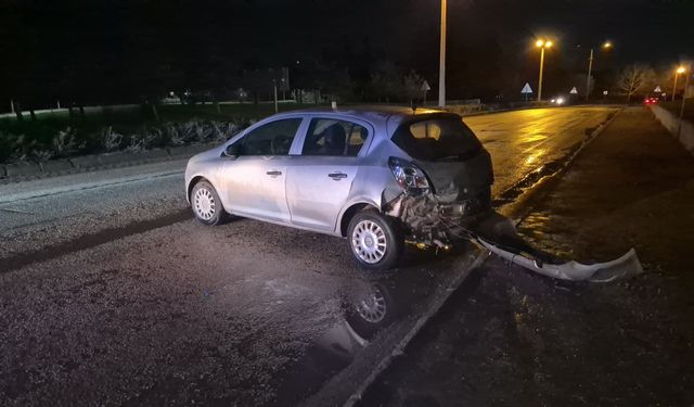 Eskişehir’de Kontrolden Çıkan Otomobil Duvara Çarptı