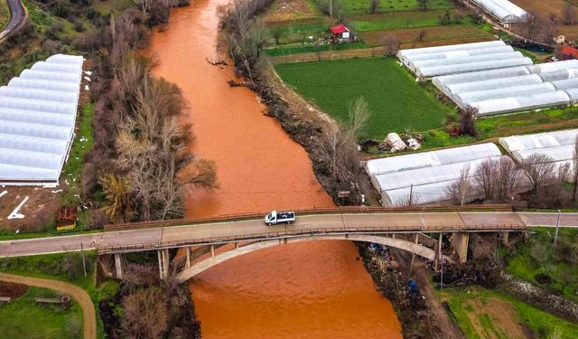 Sağanak Sonrası Sakarya Nehri Kahverengiye Döndü