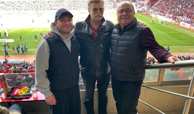 ES-ES'E SANATÇI DESTEĞİ