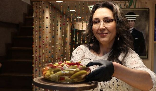 Yaz Sıcağında Ferahlığın Adresi: Eskişehir'de Sezonun Yıldızları Sarımsak ve Erik Turşusu!