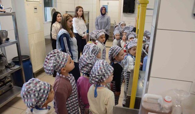 Eskişehir’de Minik Şefler Mutfakta İlk Deneyimini Yaşadı