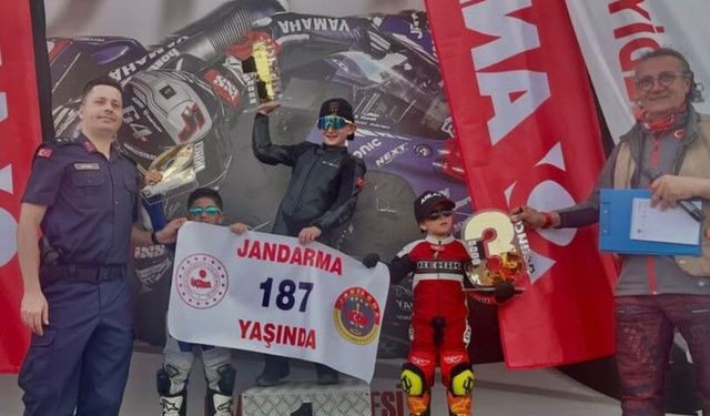 Eskişehirli Atakan’dan Süpermoto’da Çifte Podyum