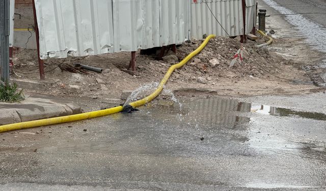 Eskişehir’de Patlayan Hortum Sokağı Suya Boğdu