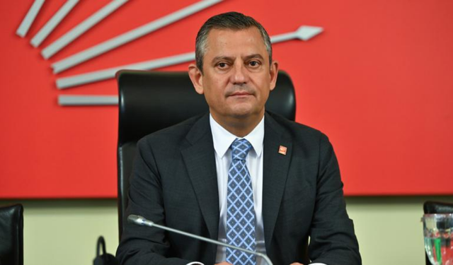Özgür Özel CHP Grup Başkanı Seçildi