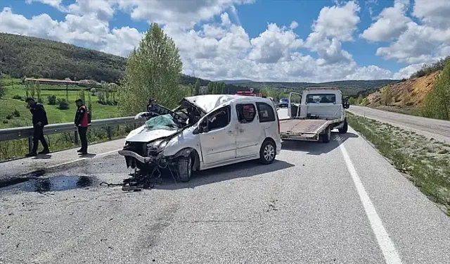 Eskişehir'den Ağrı'ya Giden Araç Yozgat'ta Kaza Yaptı: 4 Yaralı!