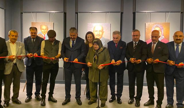 Ahde Vefa Sergisi Sanatseverlerle Buluştu