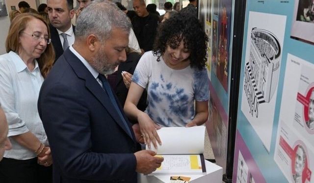Anadolu Üniversitesi’nde Yıl Sonu Sergisi Açıldı