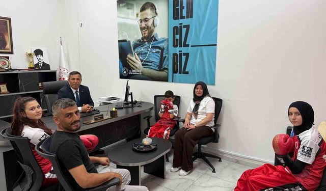 Başarılı Sporculardan Beylikova İlçe Müdürü’ne Ziyaret