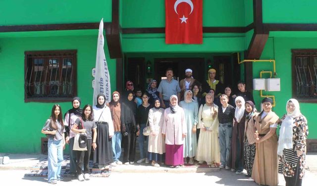 ‘Bizim Yunus’ Oyunu Açık Havada İzleyiciyle Buluştu