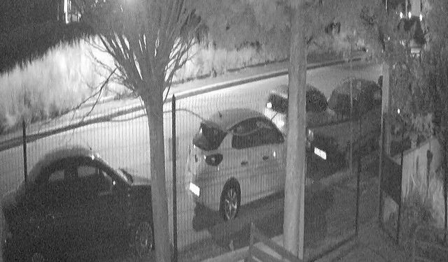 Eskişehir'de Park Halindeki Araca Çarpıp Kaçtılar