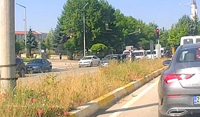 Eskişehir'de Yaya Geçidinde Zincirleme Kaza Kameraya Yansıdı