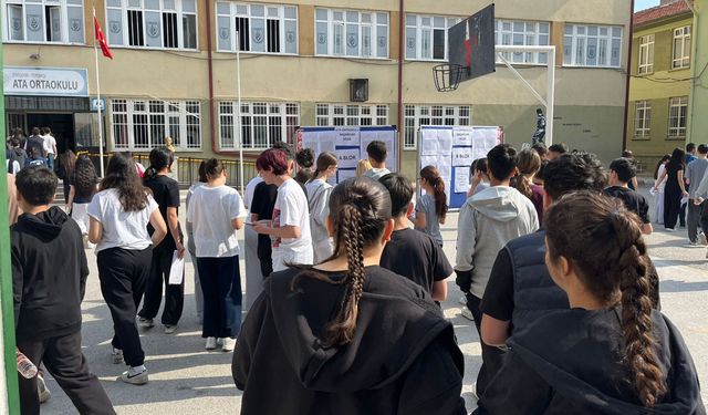 Eskişehir’de Lgs Heyecanı Başladı, Aileler Bekleyişte