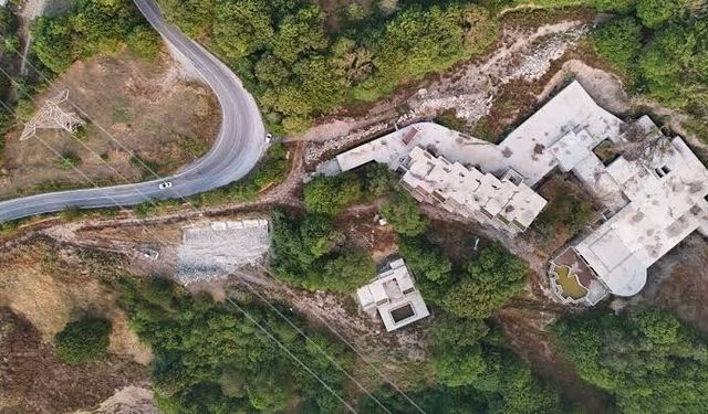 78 kişinin öldüğü otelin sahibine ait kaçak yapı yıkıldı