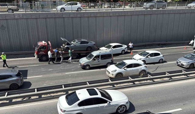 Eskişehir'de 3 Araçlı Zincirleme Kaza: 2 Kişi Yaralı