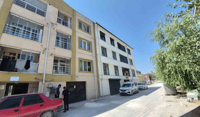 Eskişehir'de 3 Yaşındaki Çocuk 3. Kattan Düştü