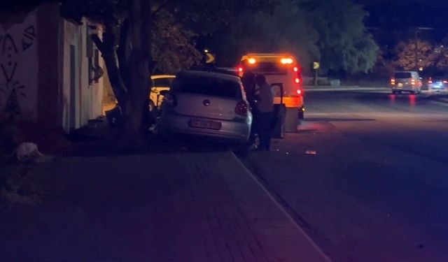 Eskişehir'de Gaz ve Freni Karıştırdığı İddia Edilen Sürücü Kaza Yaptı