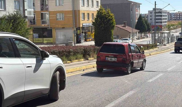 Eskişehir'de Hatalı Manevra Kazaya Yol Açtı, Sürücü Kaçtı