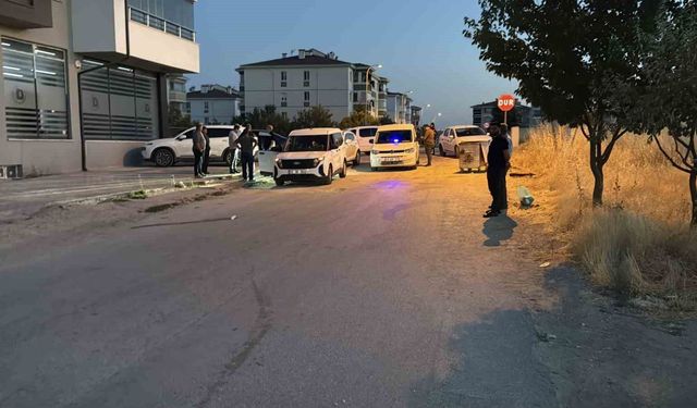 Eskişehir'de Kız ve Erkek Tarafı Birbirine Girdi: 2 Yaralı