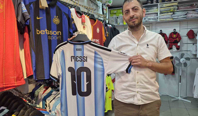 Eskişehir'de Milli Forma Yerini Messi Formasına Bıraktı