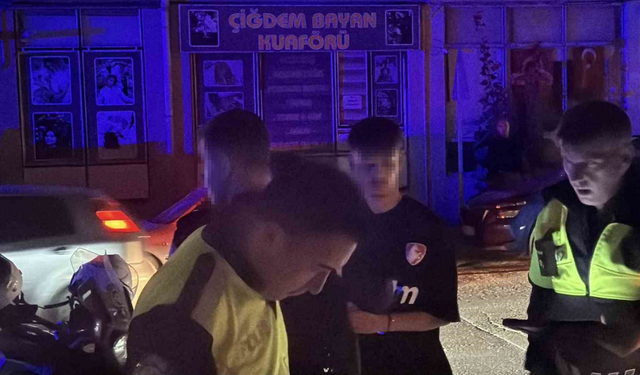 Eskişehir'de Polisten Kaçan Çocuk Sürücü Kaza Yaptı