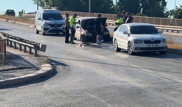 Eskişehir'de Refüje Çıkan Araçtan Akan Yağ Trafiği Aksattı
