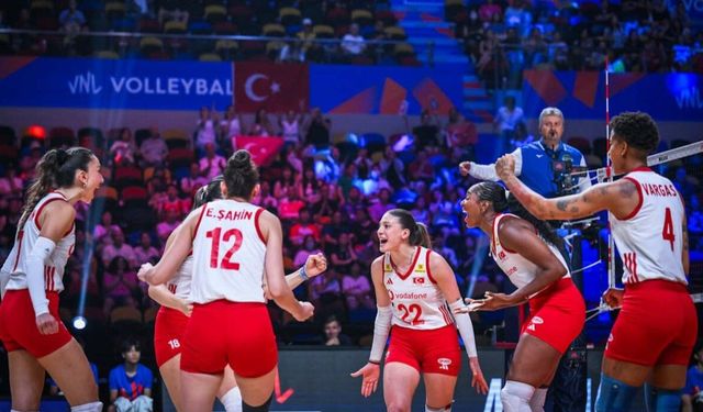 Filenin Sultanları VNL'de yarı final biletini aldı