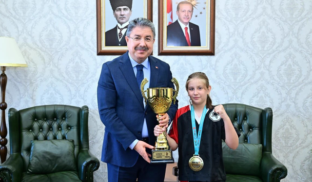 Şampiyon Kick Boksçu Vali Yılmaz'ı Ziyaret Etti