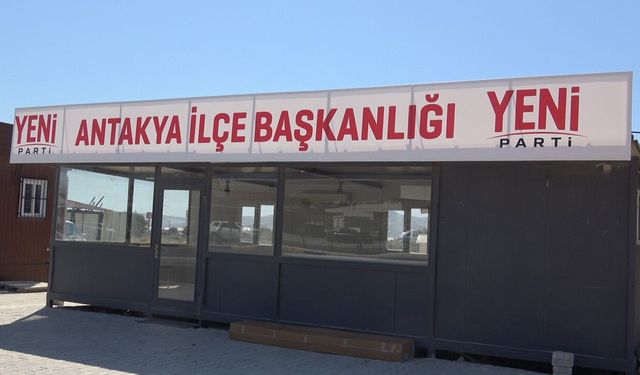 Yeni Parti'nin İlk İlçe Başkanlığı Tabelası Antakya'da Asıldı