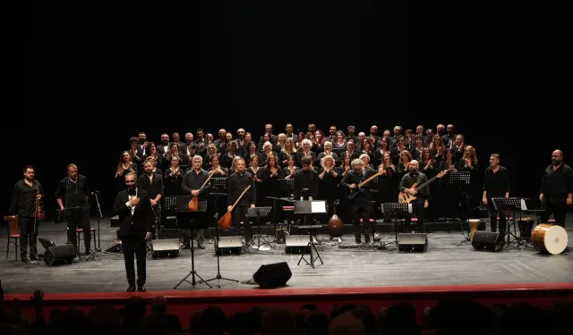 ESMEK Korosu Türk Halk Müziği ile Geceyi Büyüledi