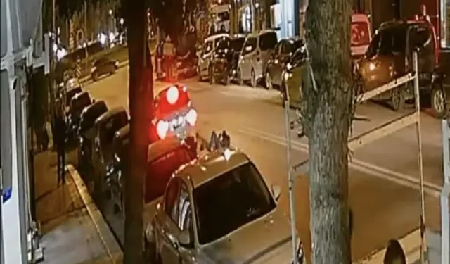 Ters Şeritte Giden Otomobil Yayaya Çarptı: Kaza Kameraya Yansıdı