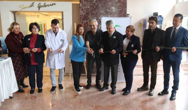 ESOGÜ’de Bağımlılığa Dikkat Çeken Karikatür Sergisi Ziyaretçilerini Bekliyor