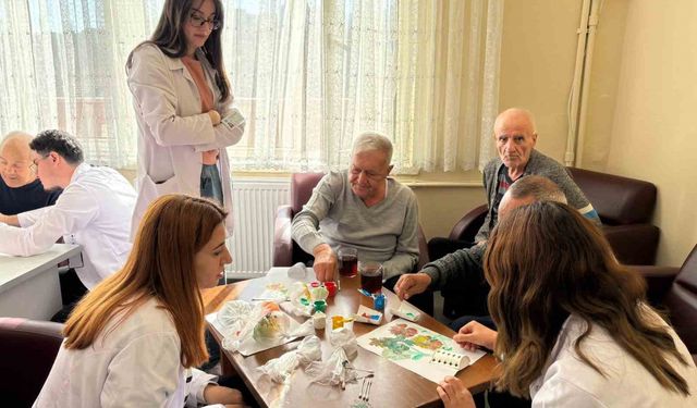 ESOGÜ Öğrencileri, Halis Toprak Huzurevi’nde Yaşlılarla Bir Araya Geldi