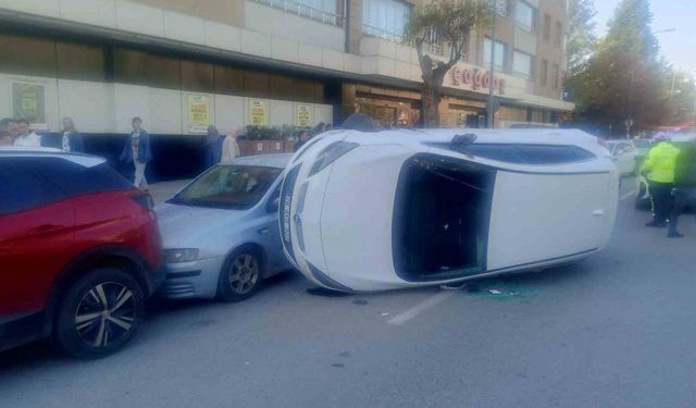 Uluönder Mahallesi’nde Zincirleme Kaza: Otomobil Yan Yattı, 1 Yaralı!