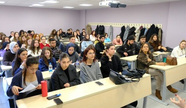 Anadolu Üniversitesi'nde "Yerel Yönetimlerde Sosyal Hizmet" semineri düzenlendi