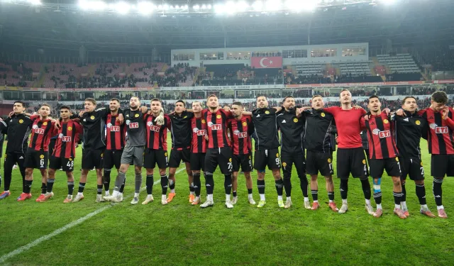 Eskişehirspor, Karşıyaka’yı İlk Yarıdaki Gol Fırtınasıyla Mağlup Etti