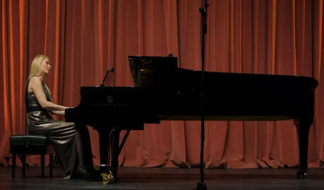 Sanatseverlere Unutulmaz Gece: Bahar ve Simonovic Ayakta Alkışlandı