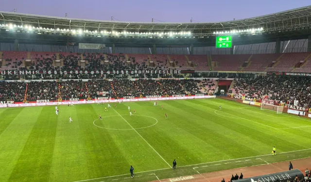 Eskişehirspor – Balıkesirspor Maçında İlk Yarı Bitti: Kartlar Çıktı, Gol Çıkmadı