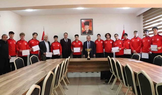 Bozüyük’ü Temsil Eden Gençler Basketbolda Zirveye Çıktı