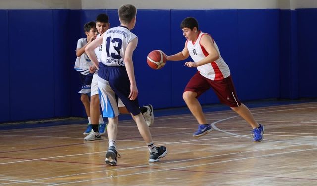 Okul Sporları Yıldız Basketbol Karşılaşmaları Bilecik’te Devam Ediyor