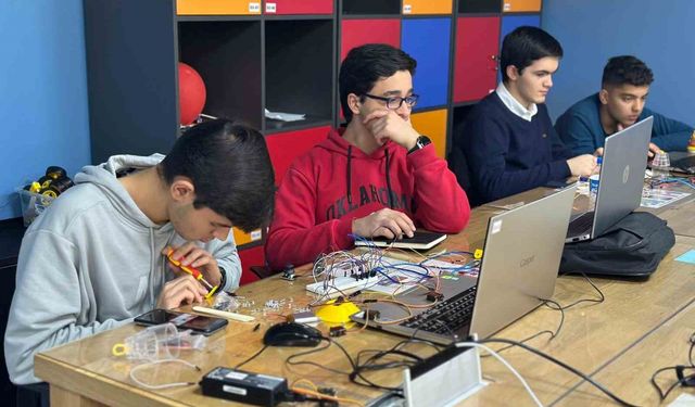 'Deneyap Teknoloji Atölyesi' Gençlere İnovasyon Kapısı Aralıyor