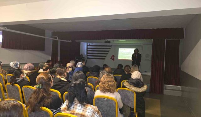 Eskişehir’de Velilere Dijital Tehditlere Karşı Farkındalık Semineri Düzenlendi