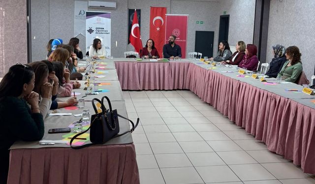 Eskişehir’de Öğretmenlere Yönelik “Felsefe ve Düşünce Akademisi” Söyleşisi