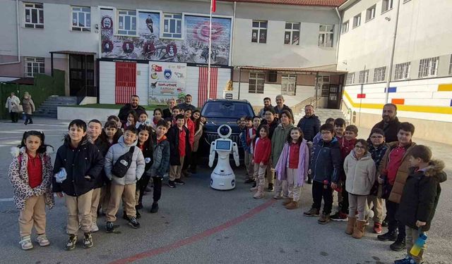 Yerli ve Millî Robot Öğrencilerden Tam Not Aldı