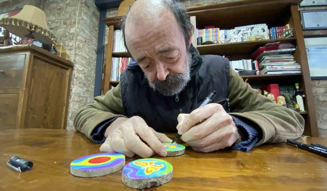 Karikatürden Çini Mürekkebine: Çizgiyle Ek Gelir Sağlıyor