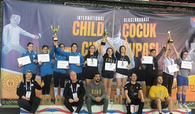 Eskişehir Flöre Takımı, Antalya'da Büyük Başarı Elde Etti