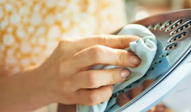 Ütü Tabanındaki Yanıkları Temizlemenin 3 Yolu