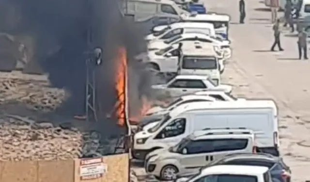 Sebebi araştırılıyor: Eskişehir’de iki otomobil küle döndü