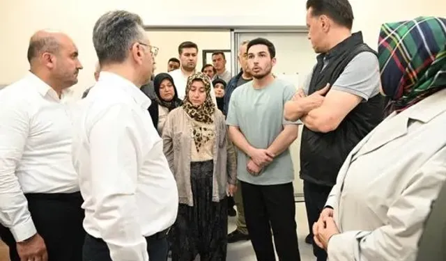 VALİ AKSOY VE BERABERİNDEKİ HEYETTEN YARALI ORMAN İŞÇİLERİNE ZİYARET